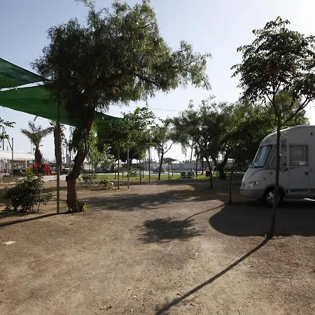 キャンプ場 Valle Niza Playa ベナハラフェ