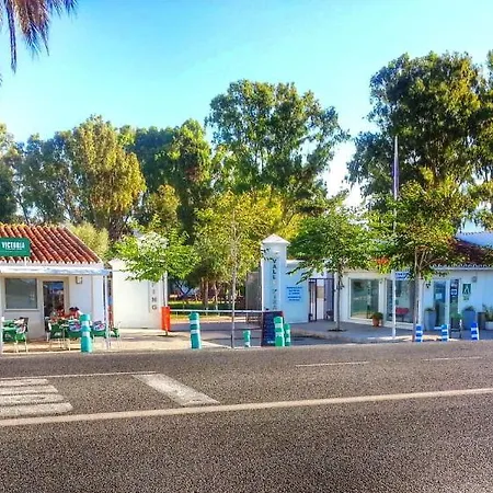 キャンプ場 Valle Niza Playa ベナハラフェ